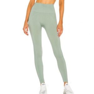 SETactive Scupltflex set in pistachio green